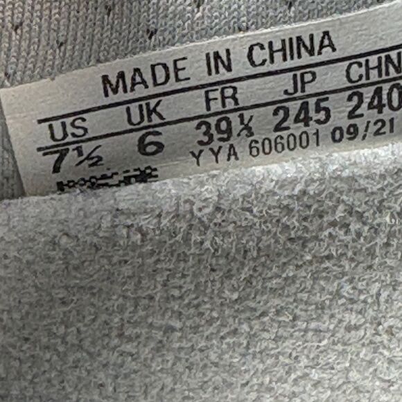 Size 7.5 - Women’s Adidas Ultraboost 22 Gray shoes - Picture 9 of 9